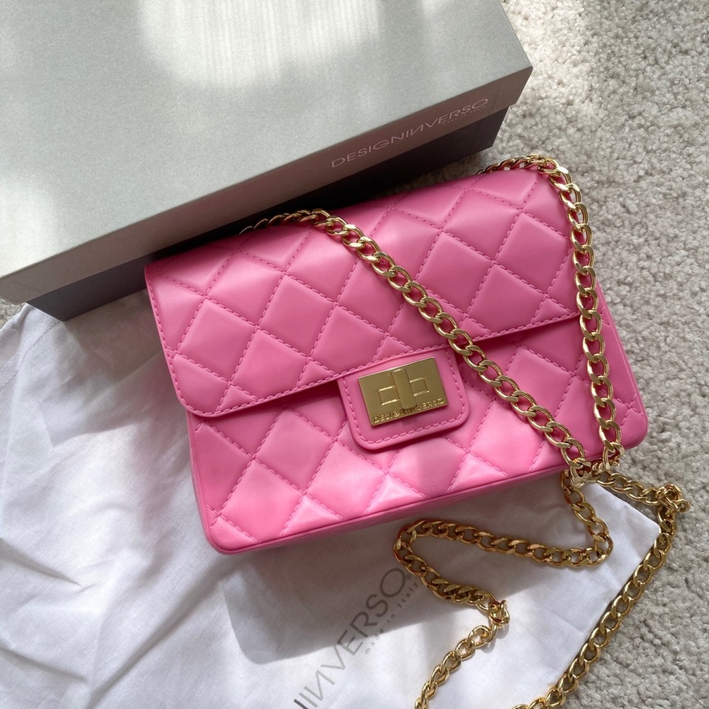 Design Inverso crossbody in fucsia